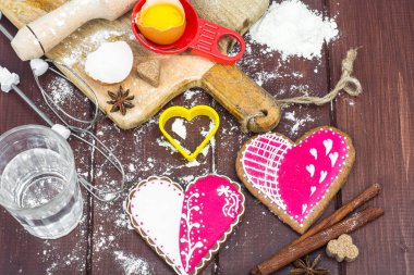 Sevgililer günü için gingerbread kalpler yapma