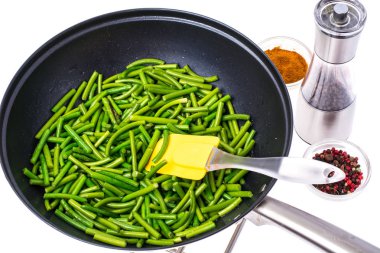 Yeşil fasulye tavada kızarmış bakla