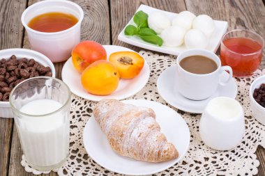 Hafif ve sağlıklı kahvaltı