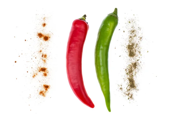 Pimentos de pimenta fresca sobre fundo branco — Fotografia de Stock