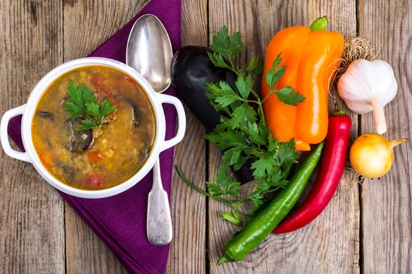 Овощной суп с чечевицей — стоковое фото