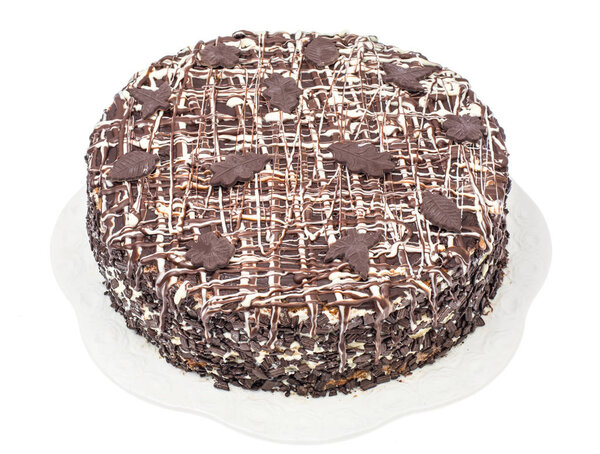 Домашний торт украшен шоколадной глазурью
