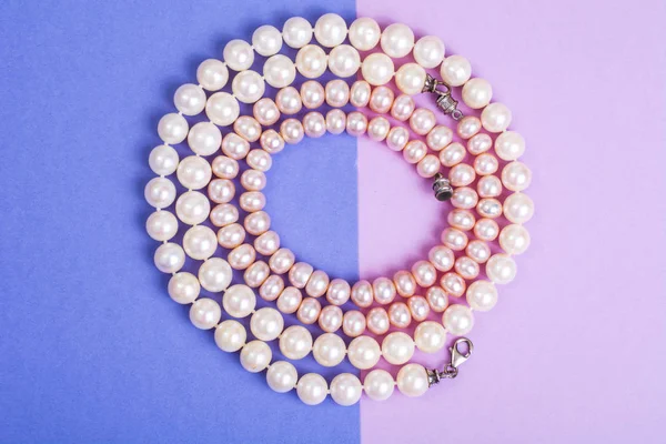 Vackra kvinnliga pärlor — Stockfoto