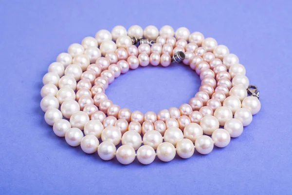 Vackra kvinnliga pärlor — Stockfoto
