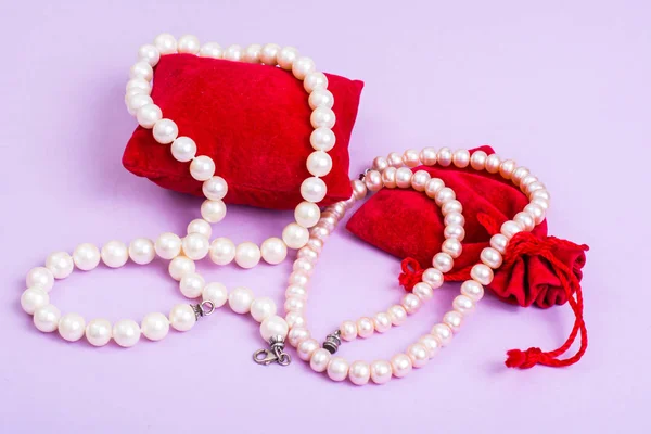 妇女的珍珠首饰 — 图库照片
