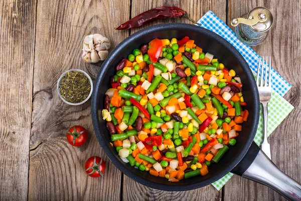 Dieta y dieta saludable, estofado de verduras con frijoles — Foto de Stock