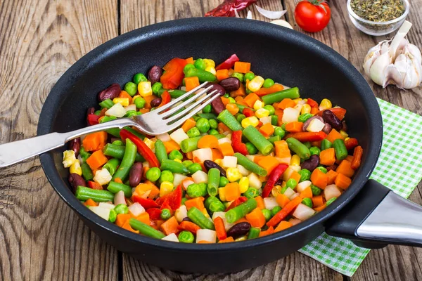 Dieta y dieta saludable, estofado de verduras con frijoles — Foto de Stock