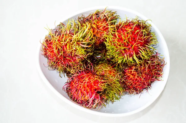 Rambutans olgun tropik meyveler