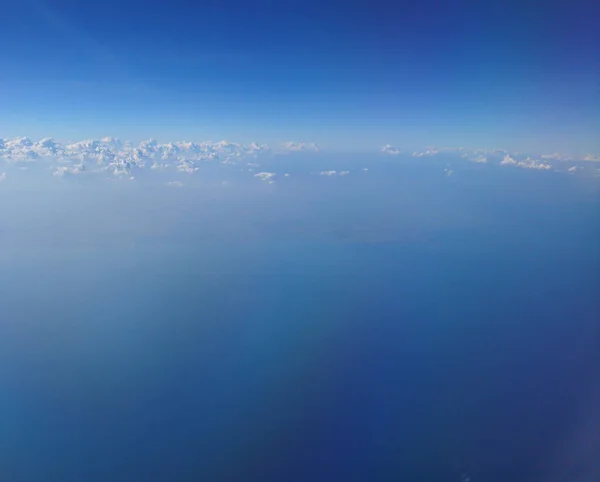 Nuvens no céu no iluminador da aeronave — Fotografia de Stock