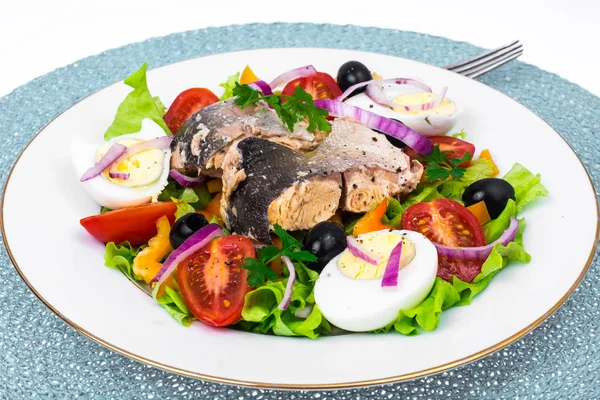 Konserve balık lezzetli sebze salatası