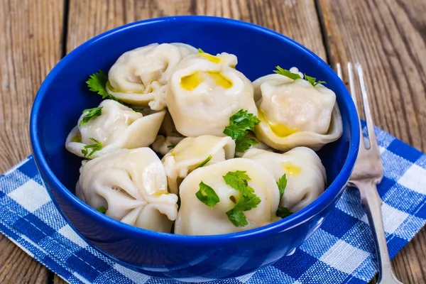 Mavi kase pişmiş köfte