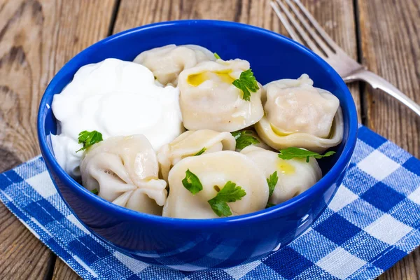 Mavi kase pişmiş köfte