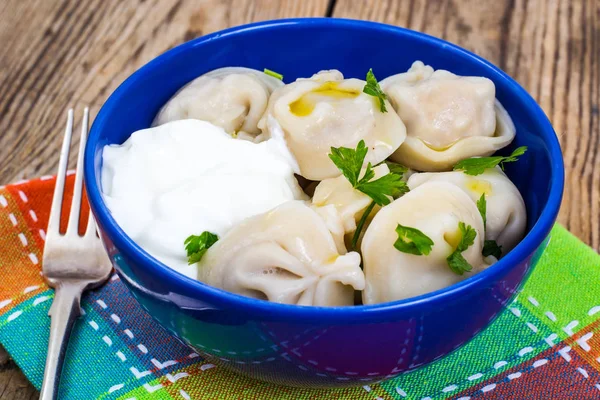 Mavi kase pişmiş köfte