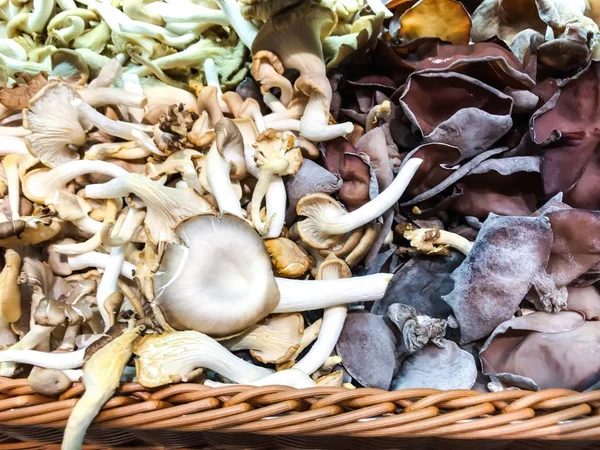 Satılık taze mantar