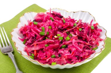 Ham pancar, havuç ve lahana ile sebze salatası