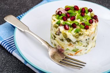 Narlı sebze salatası