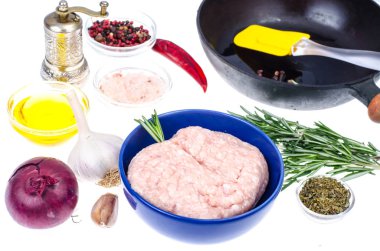 Kıyma, baharat, biberiye, zeytinyağı