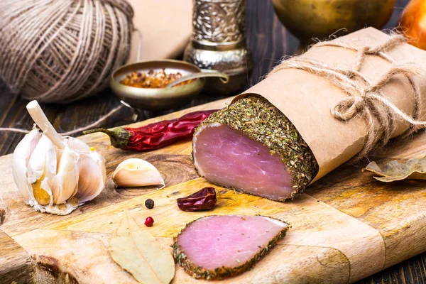 et ahşap tahta üzerinde füme