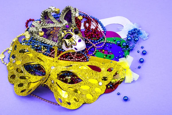 Celebration of mardi gras. Venetian, carnival, masquerade mask, beads — Stock Photo, Image