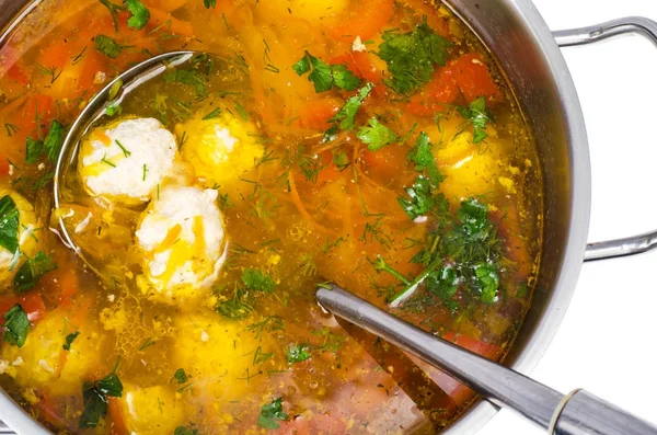 Sebze çorbası ve et topları ile pan