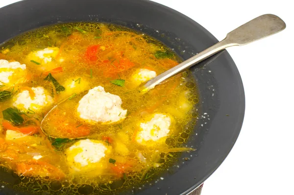 Суп с морковью, луком, паприкой и фрикадельками — стоковое фото