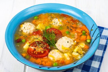 Sebze ve köfte tavuk suyu