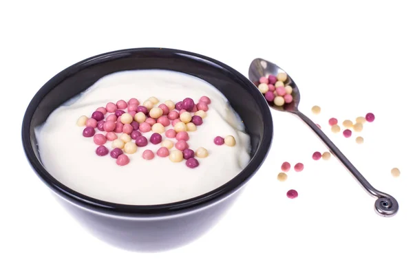 Delizioso yogurt con polpette di cereali croccanti — Foto Stock