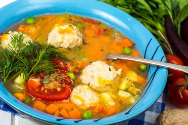 Sebze ve köfte tavuk suyu