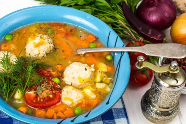 Sebze ve köfte tavuk suyu