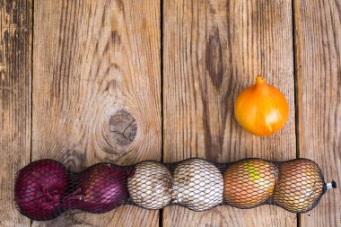 Depolama için net soğan