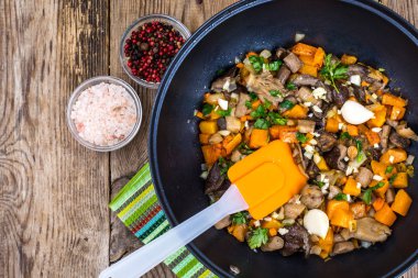 Kabak ile sebze güveç