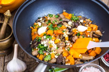 Kabak ile sebze güveç