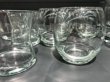 Temiz cam gözlük raf