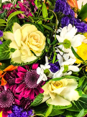 Parlak arka plan, farklı taze çiçeklerdoku