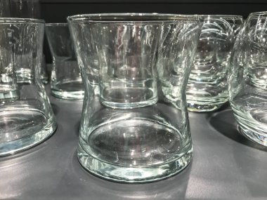 Temiz cam gözlük raf