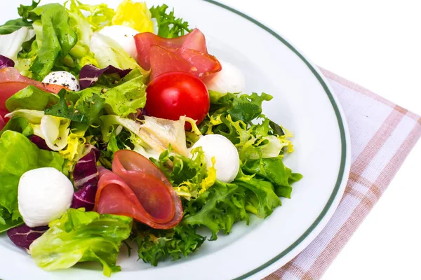 Italiaanse salade met parmaham en mozzarella — Stockfoto