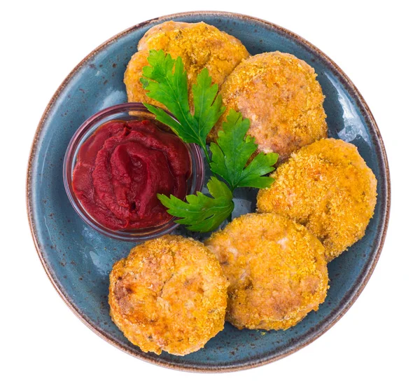 Mavi plaka üzerinde balık pirzola