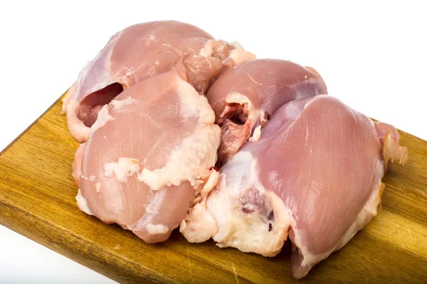 Carne cruda de muslo de pollo — Foto de Stock