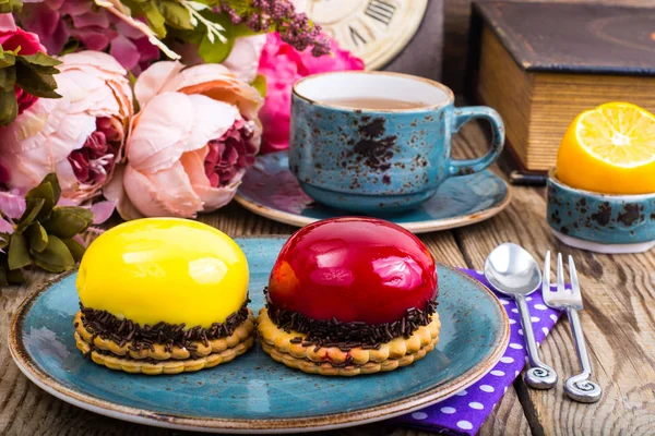 Mousse cakes with mirror glaze