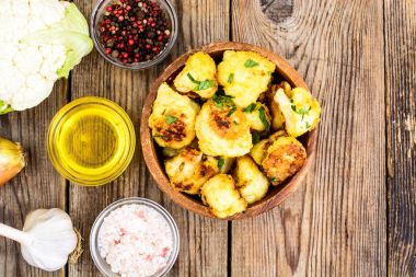 Sebze yemekleri. Çýkmak Breadcrumbs içinde kızarmış karnabahar,
