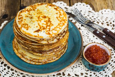 Kırmızı havyar ile taze lezzetli gözleme