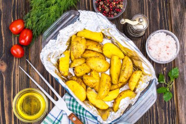 Fırında pişirme için patates dilimleri