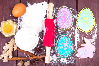 Paskalya için zencefilli kurabiye yapma