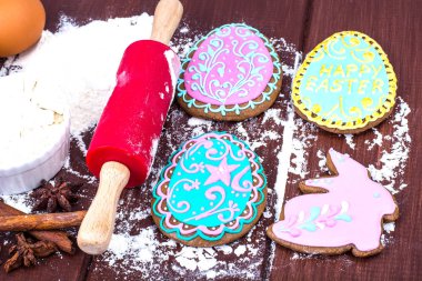 Paskalya için zencefilli kurabiye yapma