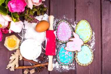 Paskalya için zencefilli kurabiye yapma