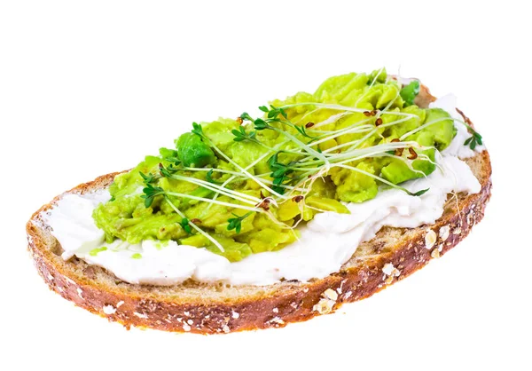 Mâncare sănătoasă. Pâine cu mai multe cereale cu avocado și varză de salată verde — Fotografie, imagine de stoc