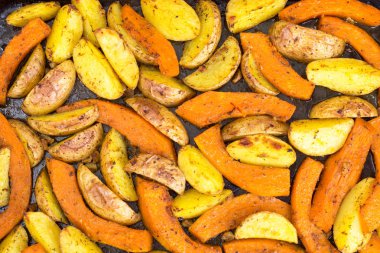 Vejetaryen Menü. Fırında kabak ve patates