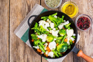 Donmuş brokoli, Brüksel ve karnabahar tavada