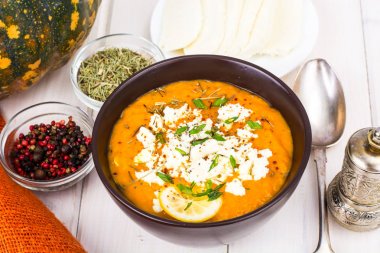 Keçi peynirli kabak kremalı çorba