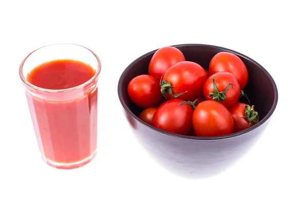 Jus tomat dari tomat matang merah segar — Stok Foto